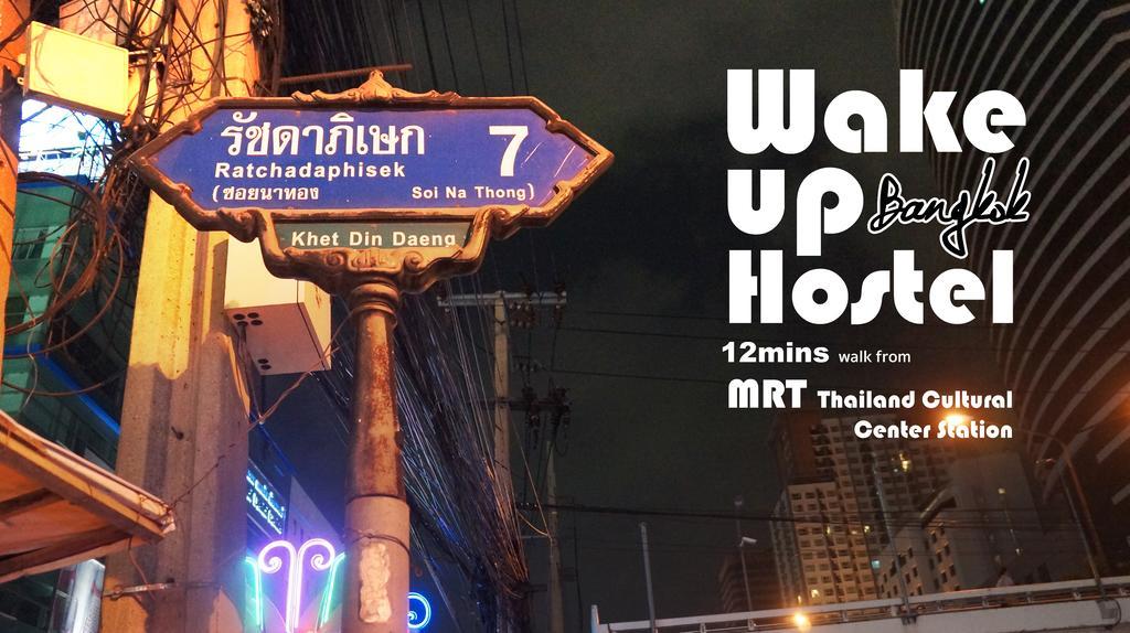 Wake Up Hostel Bangkok Banguecoque Exterior foto