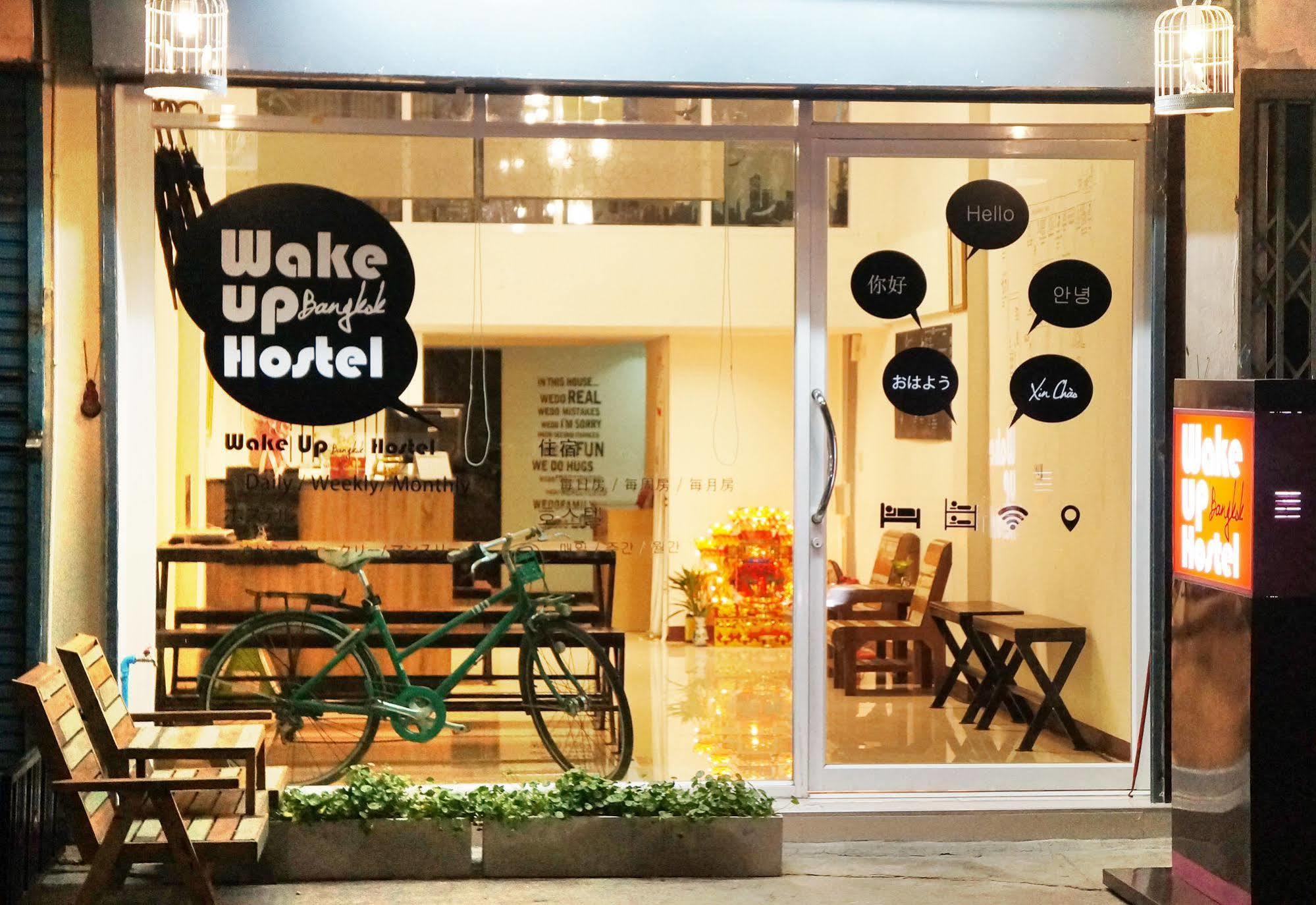 Wake Up Hostel Bangkok Banguecoque Exterior foto
