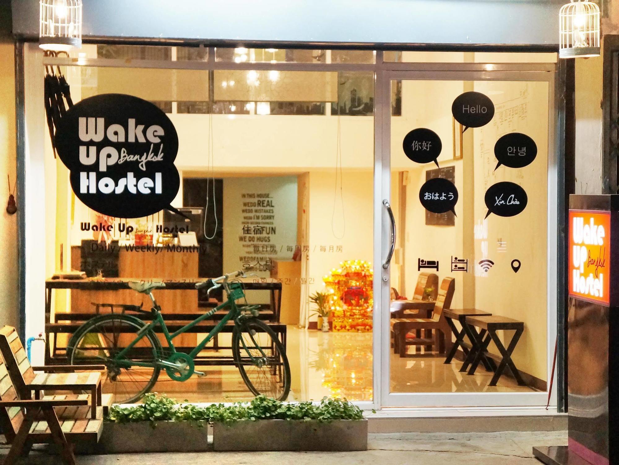 Wake Up Hostel Bangkok Banguecoque Exterior foto